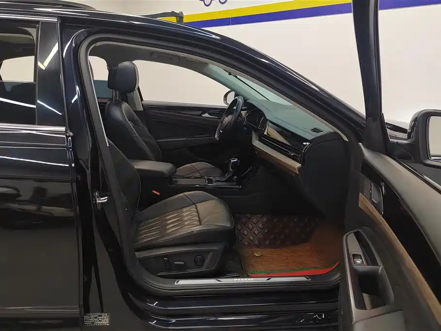 VOLKSWAGEN PASSAT 2020