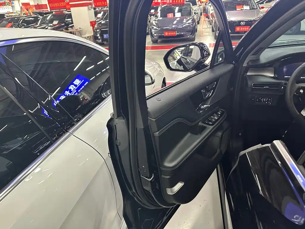 LINCOLN ADVENTURER 2022