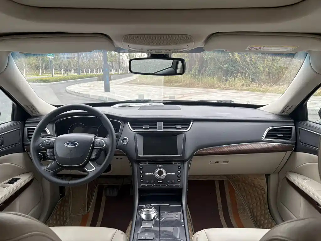 FORD TAURUS 2015
