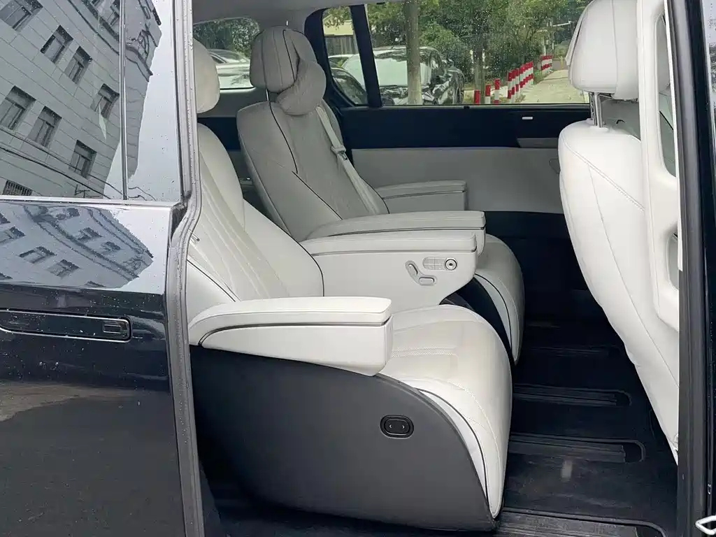 XPENG MOTORS X9 2024