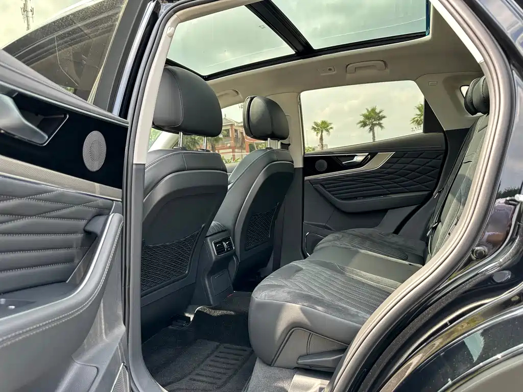 HONGQI HS5 2023