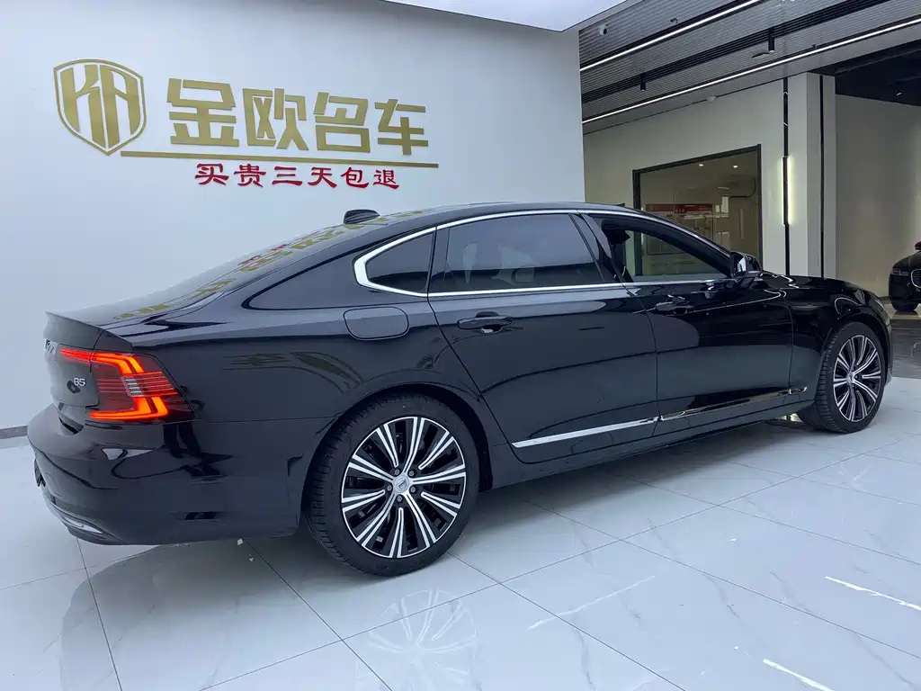 VOLVO S90 2023