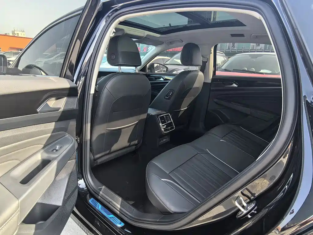 VOLKSWAGEN PASSAT 2022
