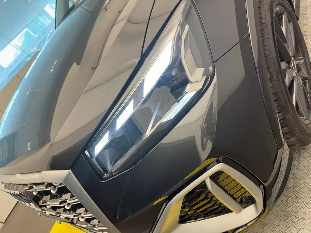 AUDI Q2L 2024