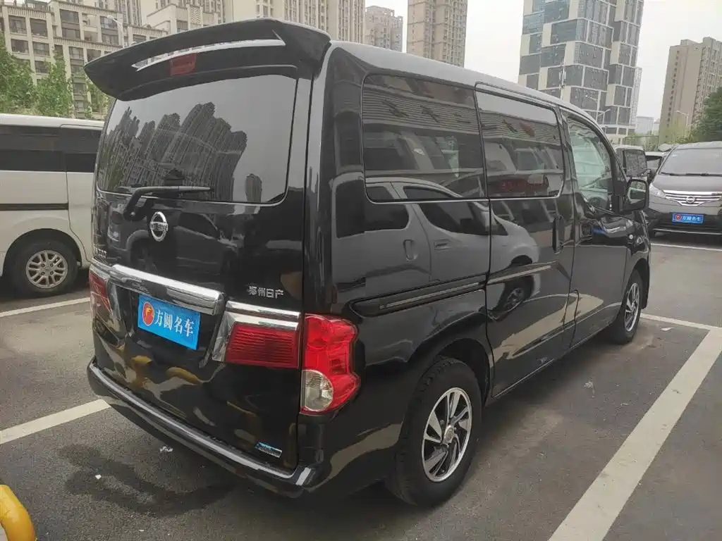 NISSAN NV200 2019