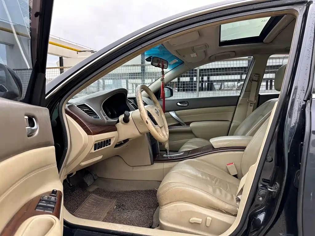 NISSAN TEANA 2010