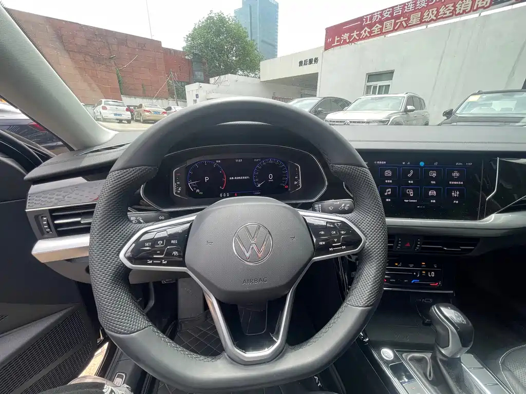 VOLKSWAGEN PASSAT 2023