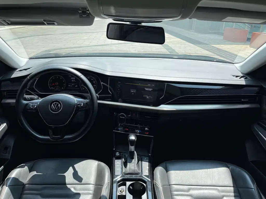 VOLKSWAGEN PASSAT 2021