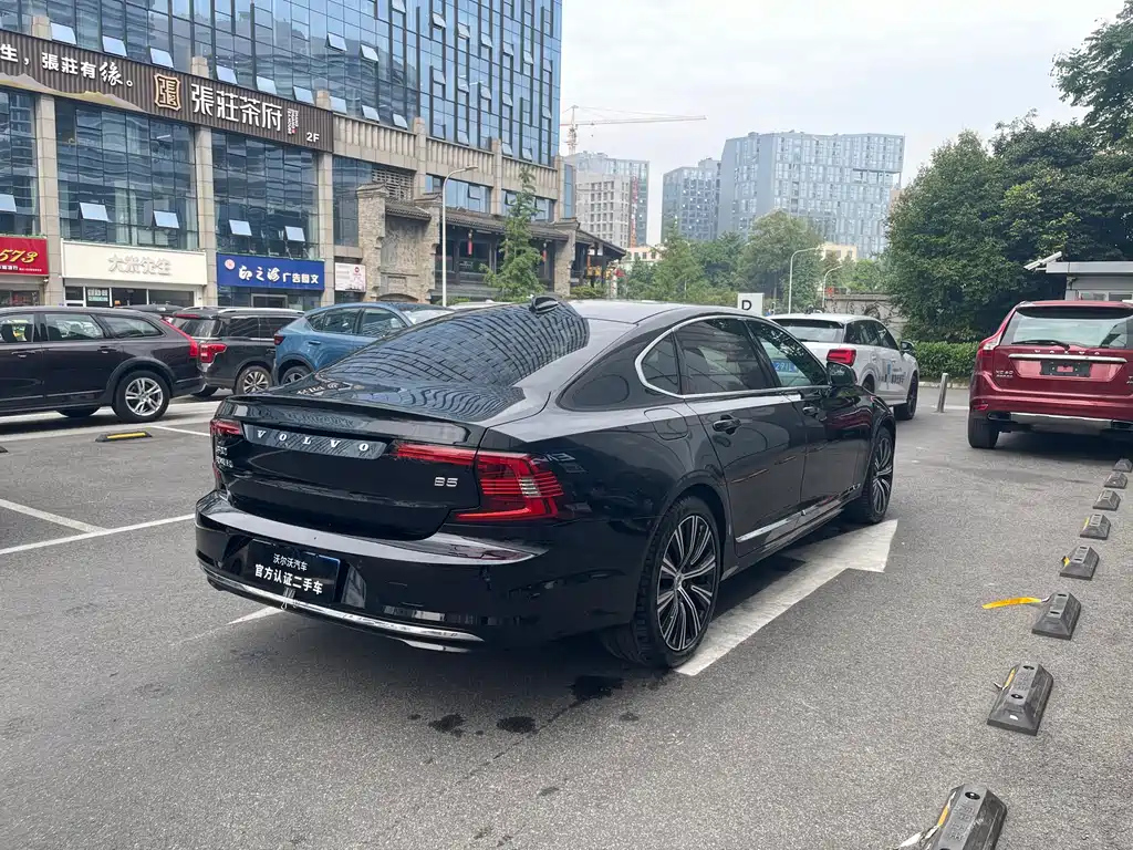 VOLVO S90 2023