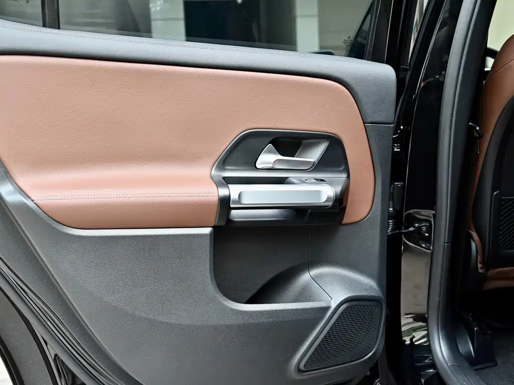 MERCEDES BENZ GLB 2023