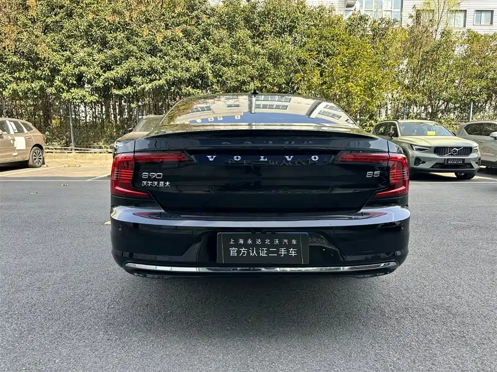 VOLVO S90 2023