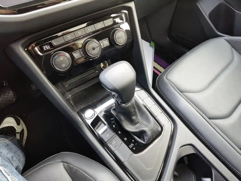 VOLKSWAGEN TIGUAN L 2020