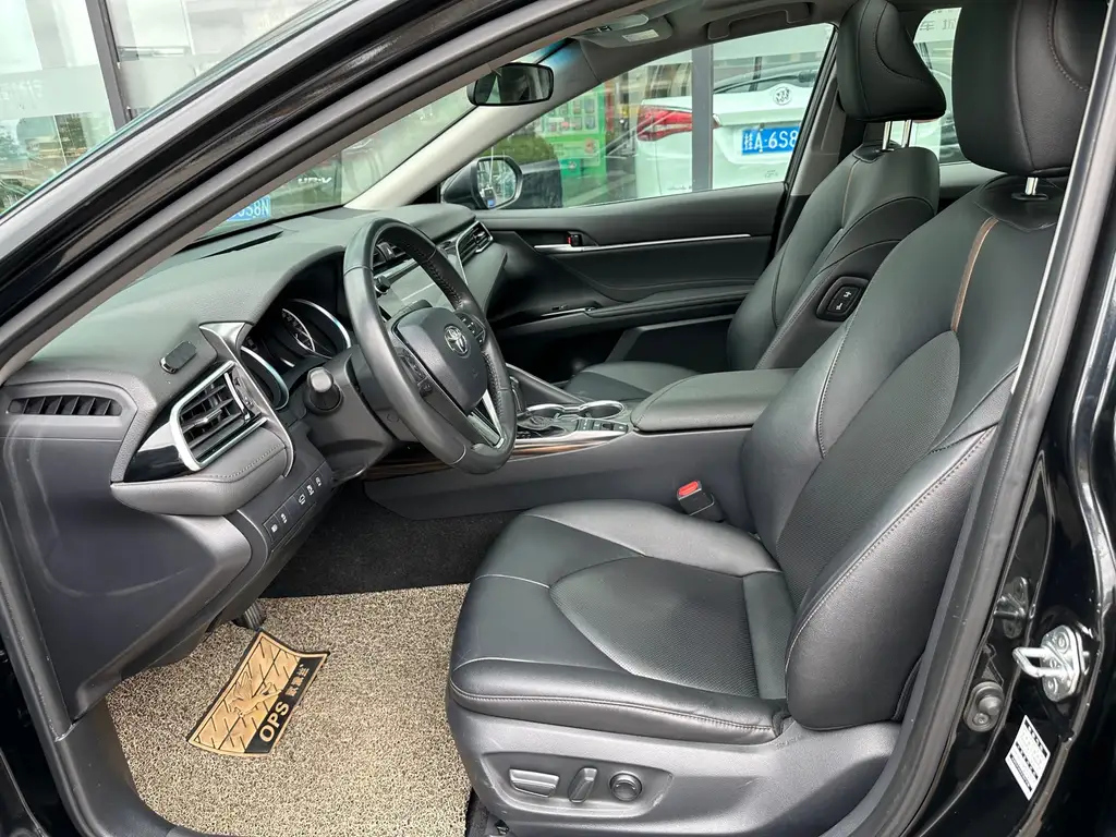 TOYOTA CAMRY 2020