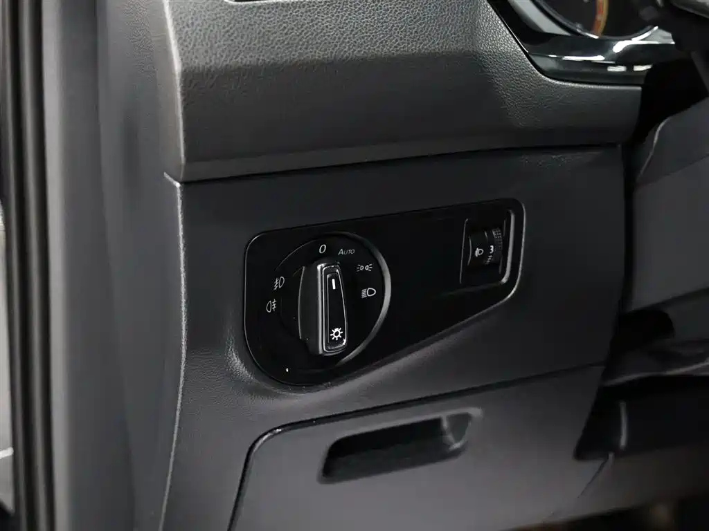 VOLKSWAGEN TIGUAN L 2020
