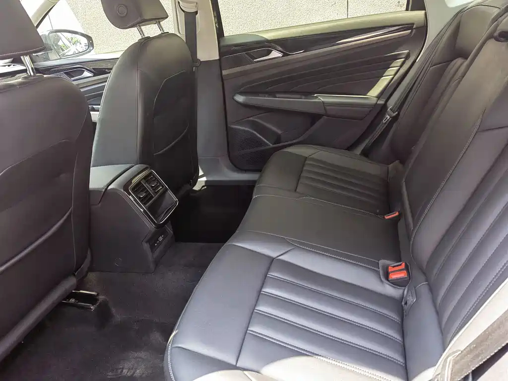 VOLKSWAGEN PASSAT 2021