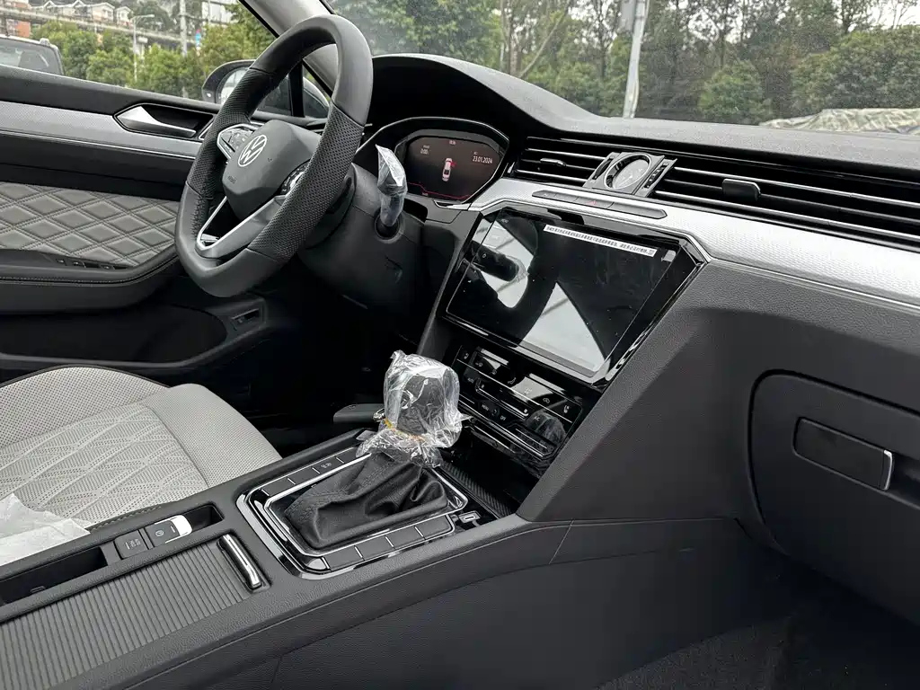 VOLKSWAGEN MAGOTAN 2023