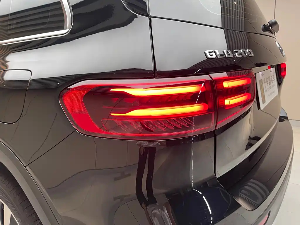 MERCEDES BENZ GLB 2023