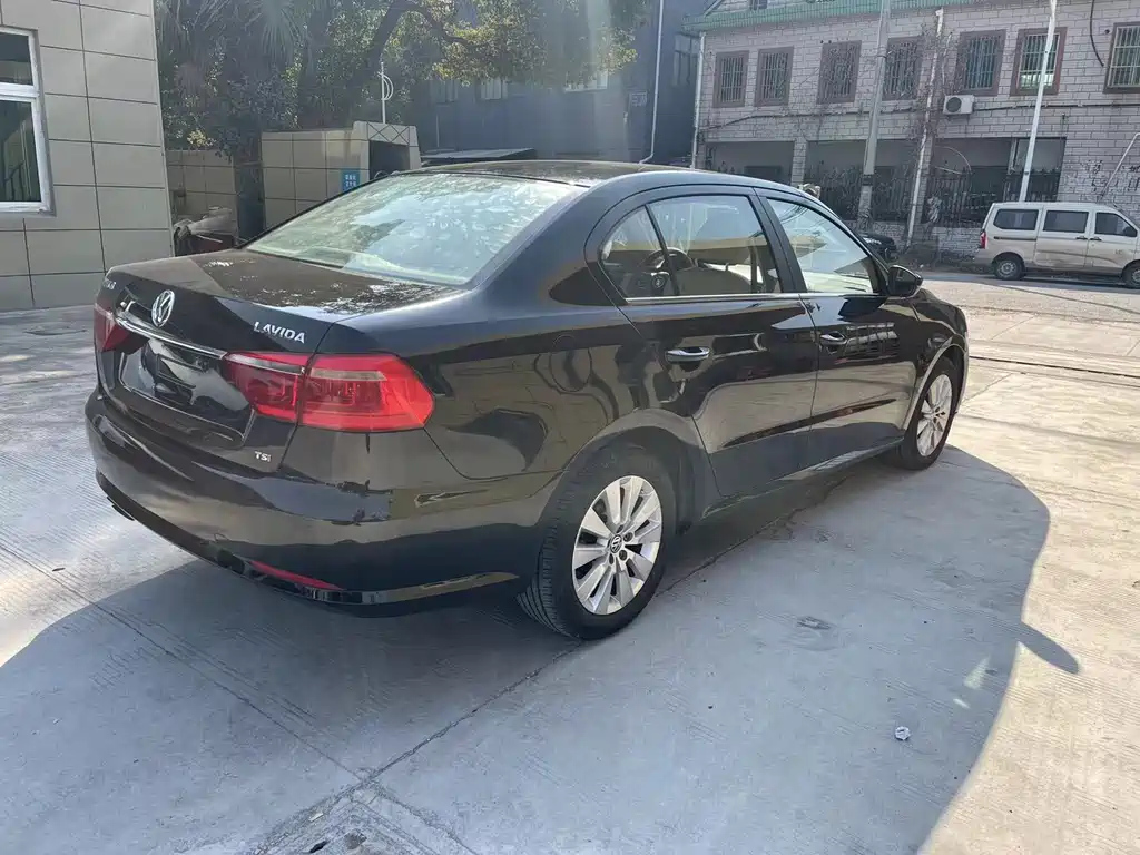 VOLKSWAGEN LAVIDA 2013