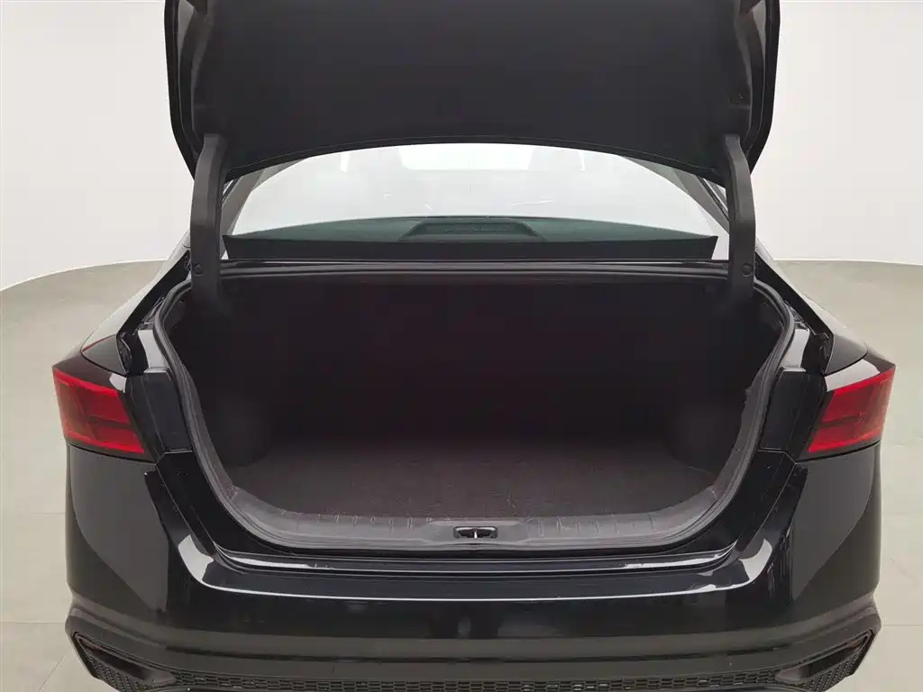 NISSAN TEANA 2020