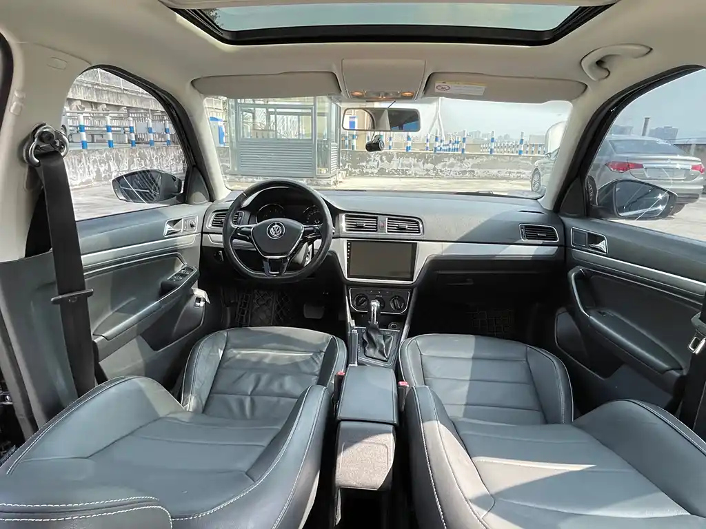 VOLKSWAGEN LAVIDA 2015