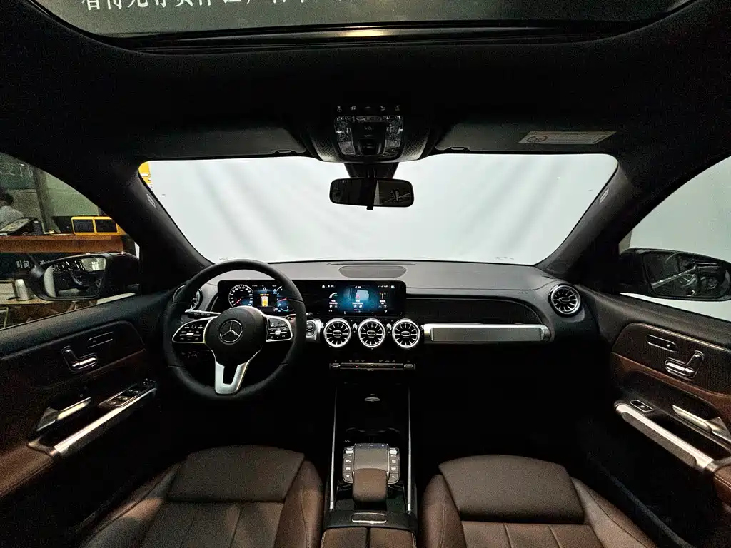 MERCEDES BENZ GLB 2023