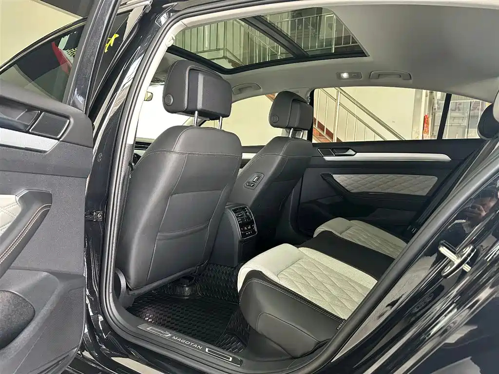 VOLKSWAGEN MAGOTAN 2023