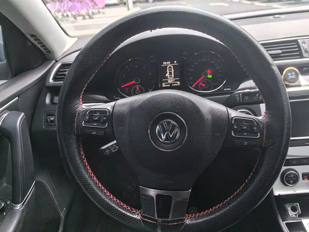VOLKSWAGEN MAGOTAN 2014