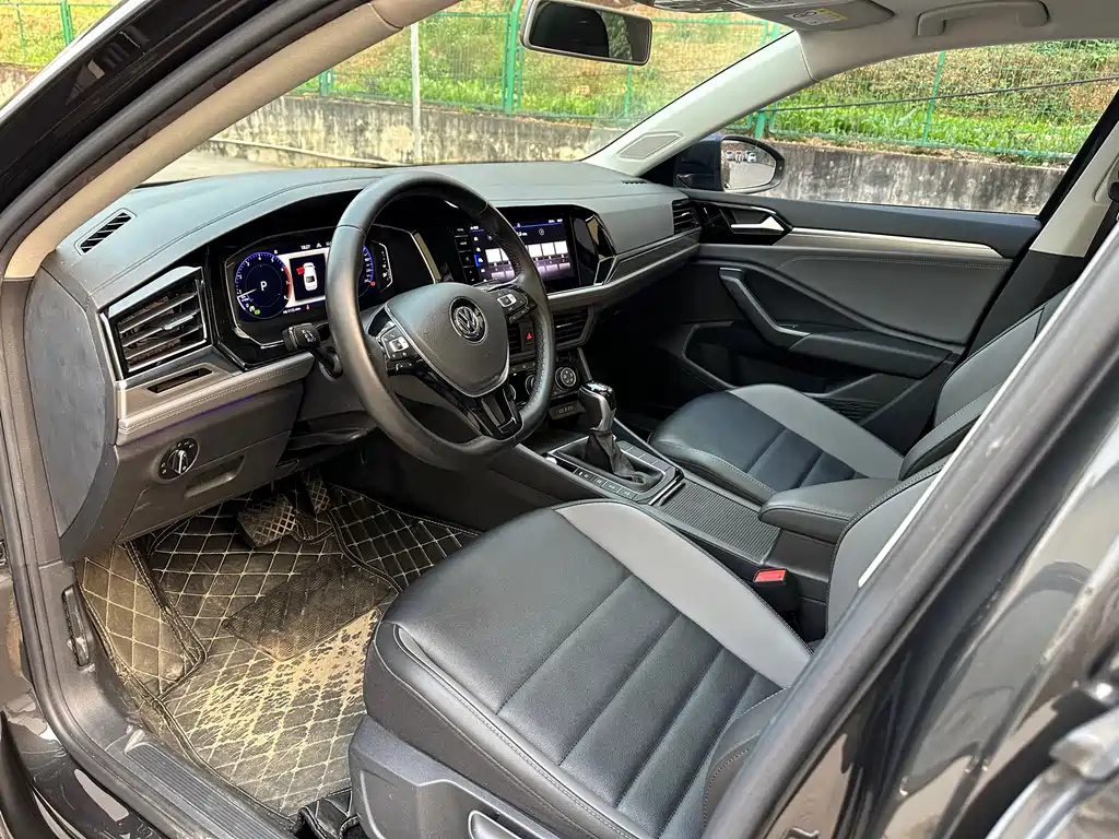 VOLKSWAGEN SAGITAR 2022