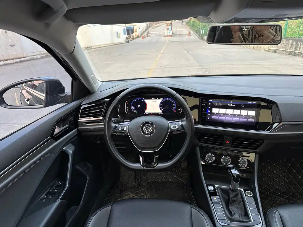 VOLKSWAGEN SAGITAR 2022