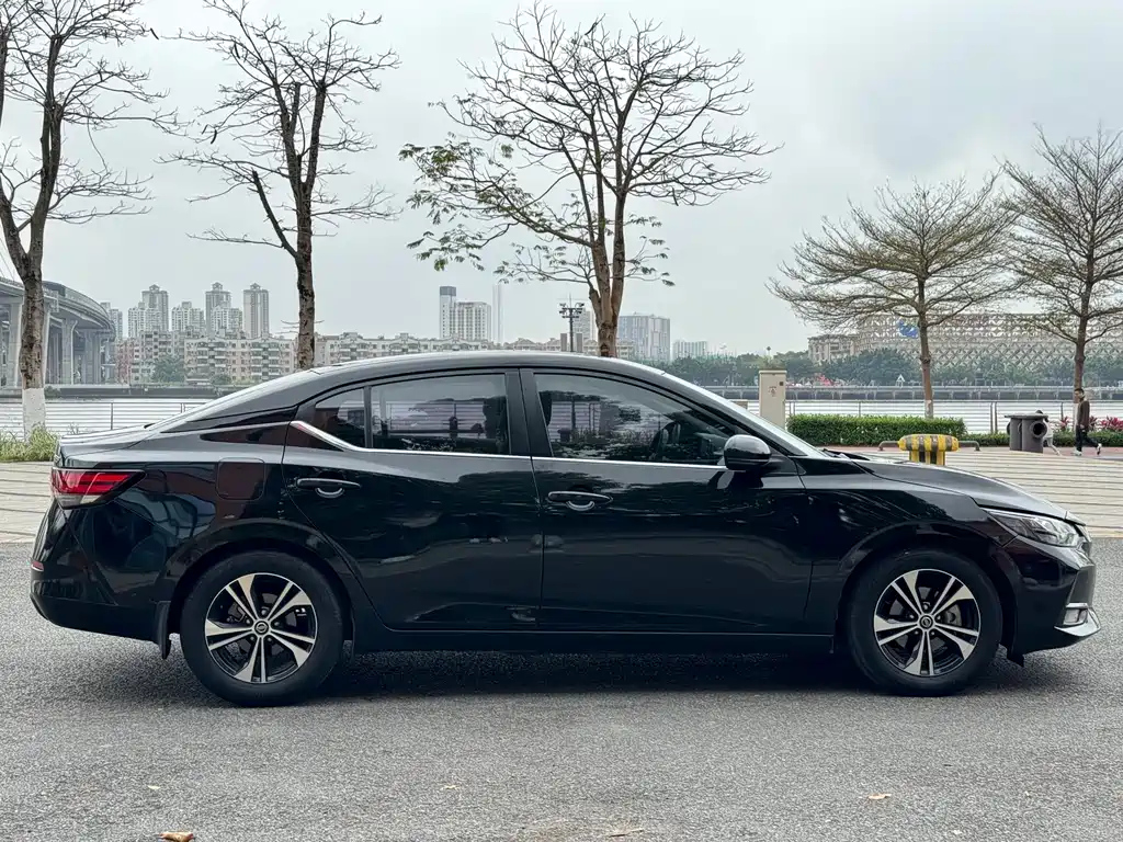 NISSAN SYLPHY 2020