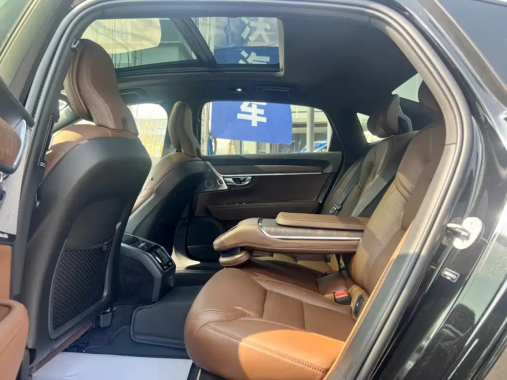 VOLVO S90 2024