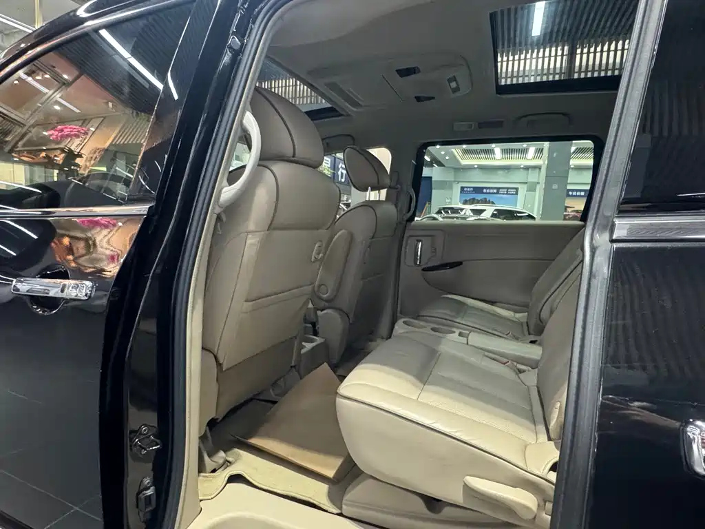NISSAN QUEST 2017
