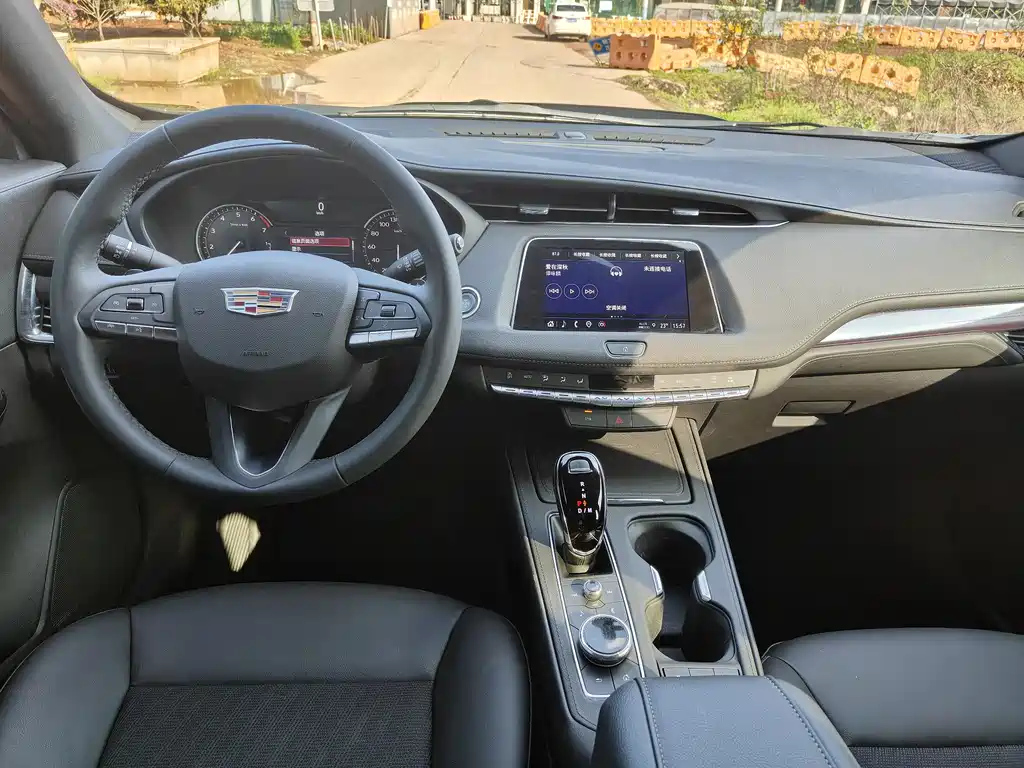 CADILLAC XT4 2023