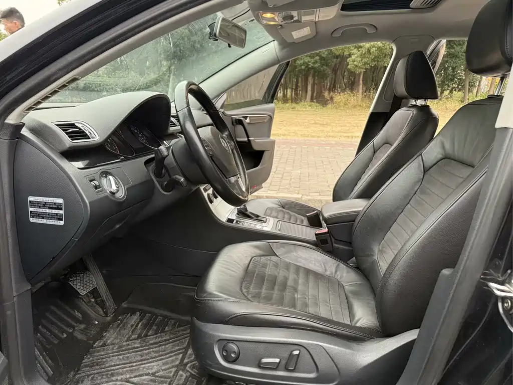 VOLKSWAGEN MAGOTAN 2013