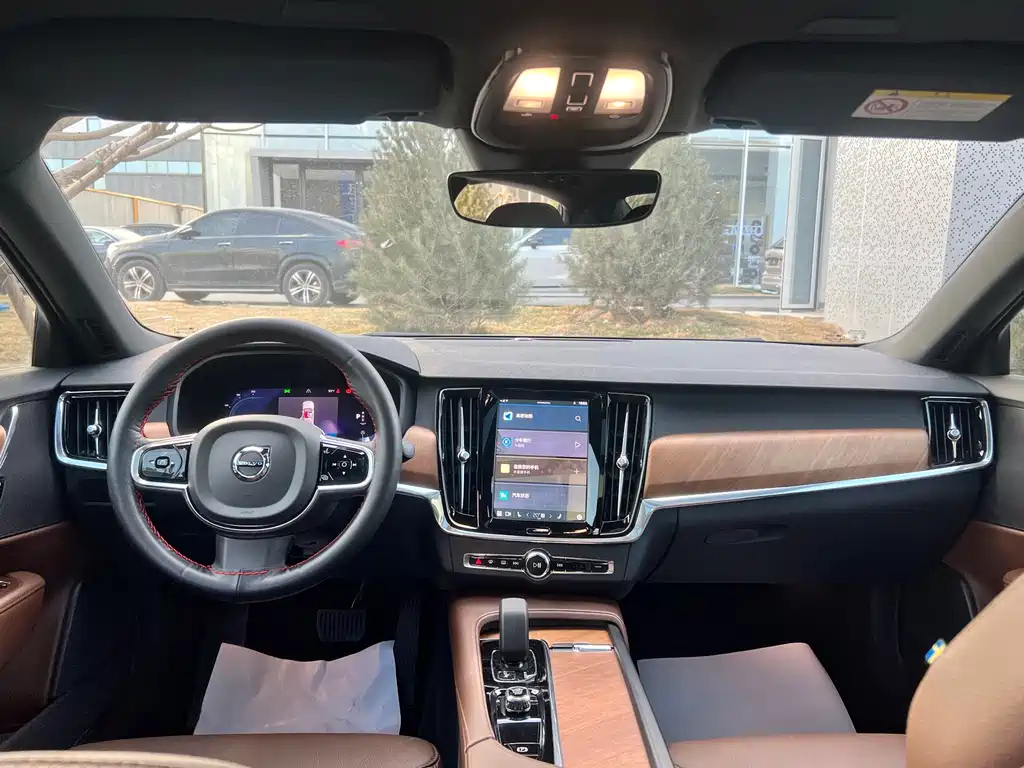 VOLVO S90 2023