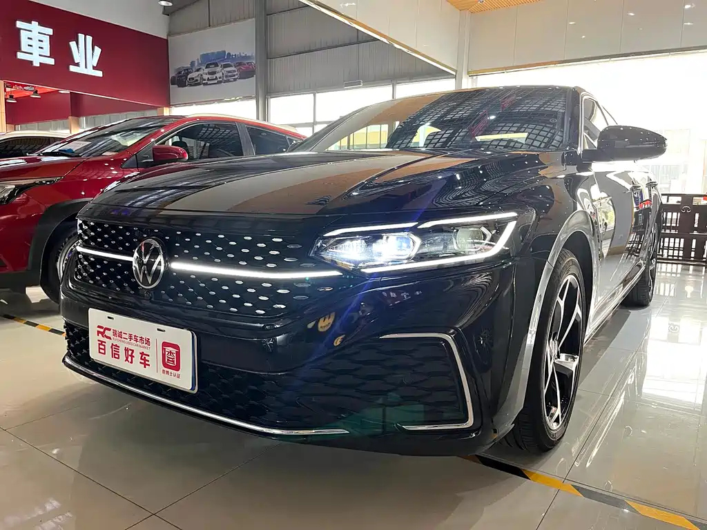 VOLKSWAGEN PASSAT 2023