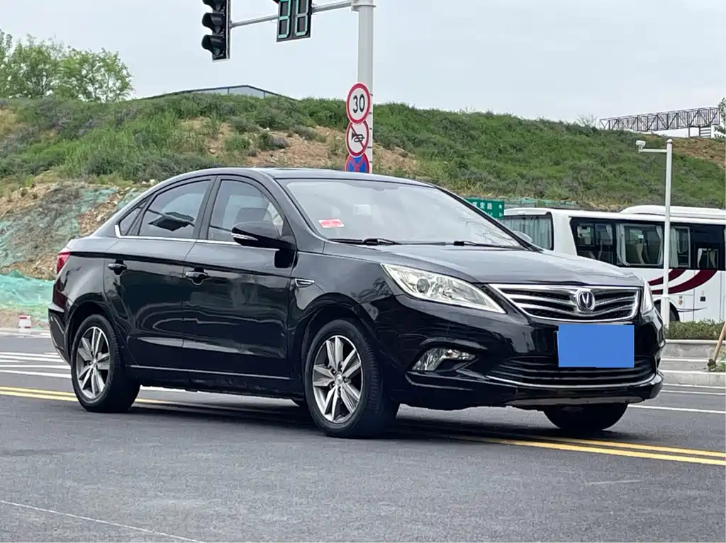 CHANGAN EADO 2015