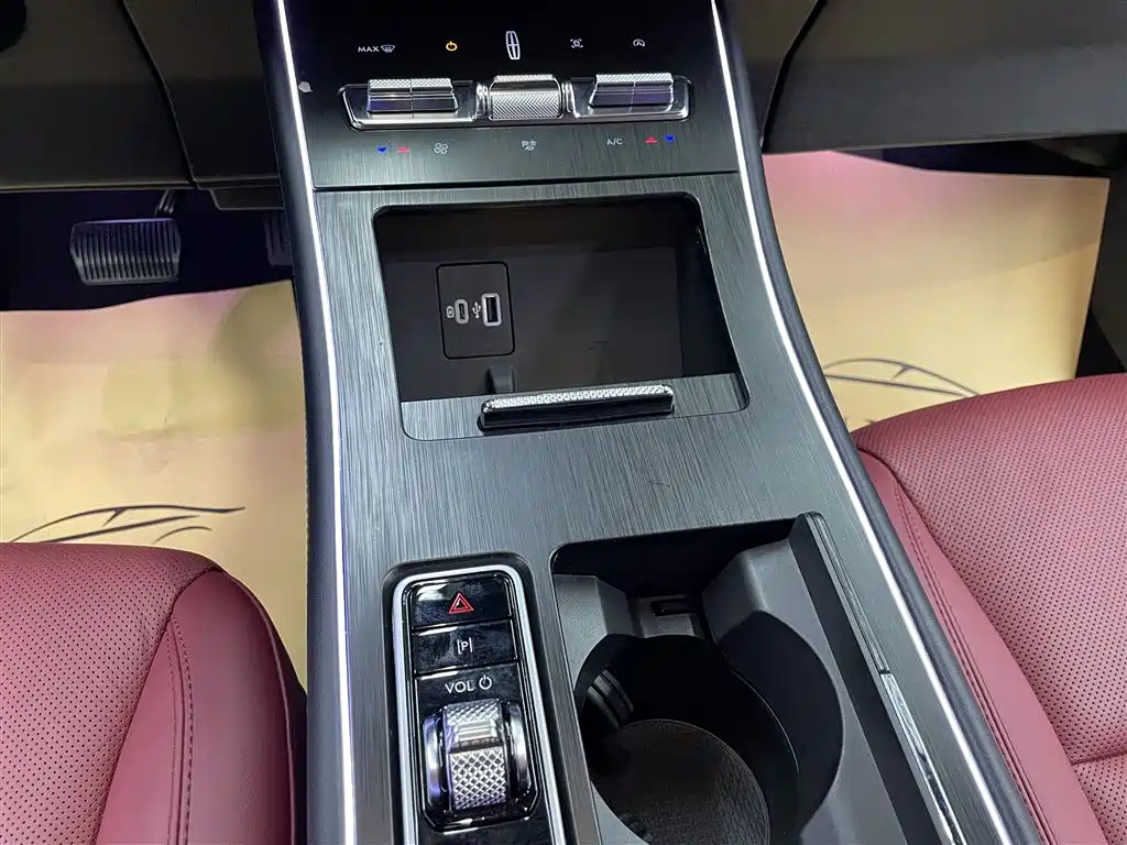 LINCOLN ADVENTURER 2023