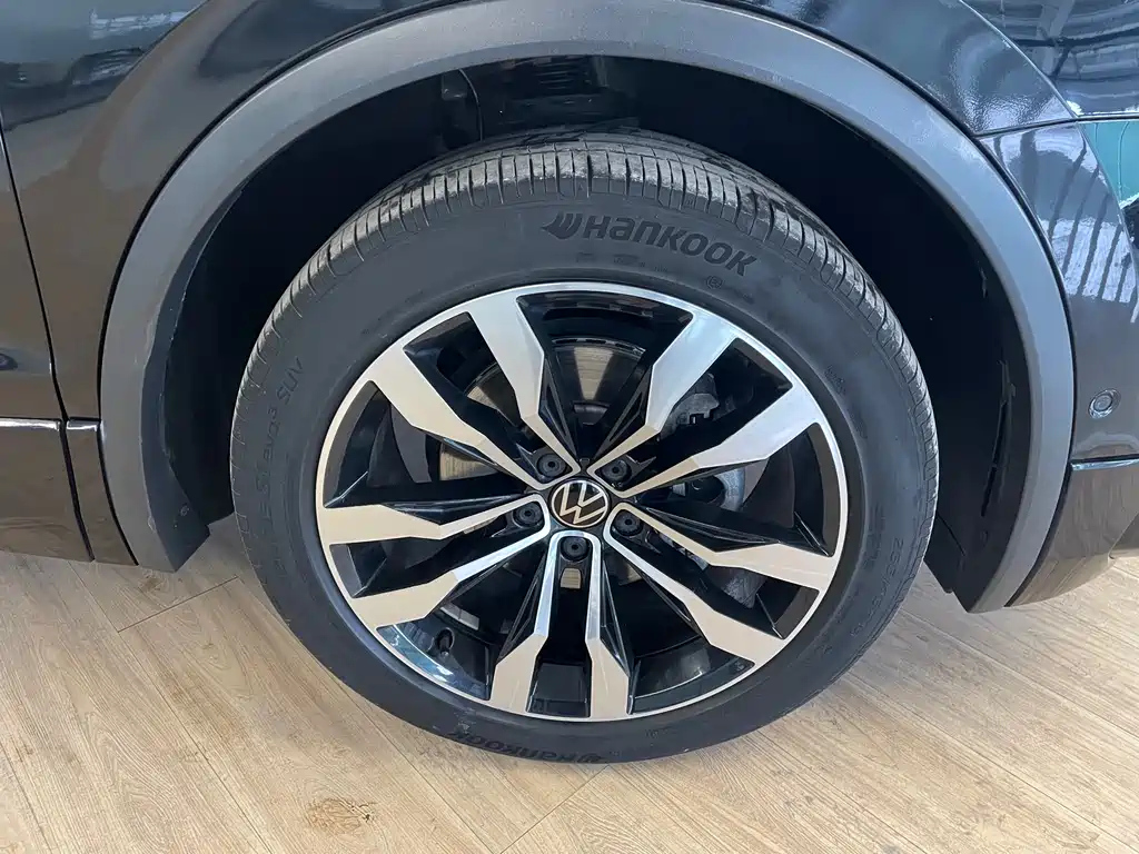 VOLKSWAGEN TIGUAN L 2021