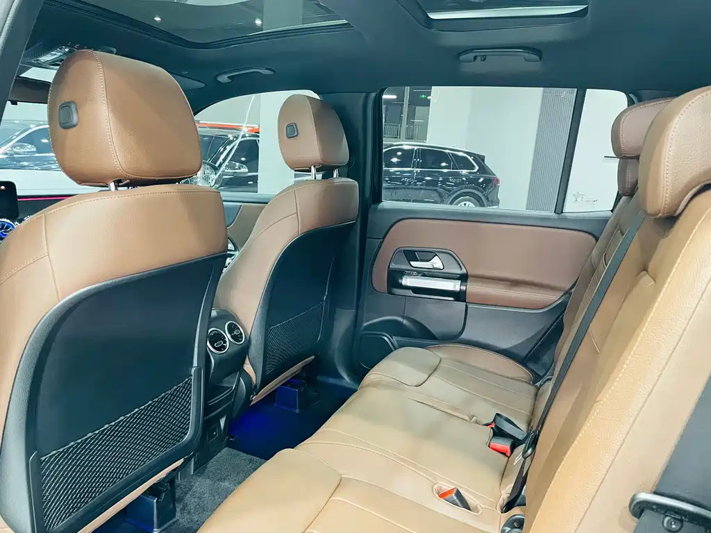 MERCEDES BENZ GLB 2023
