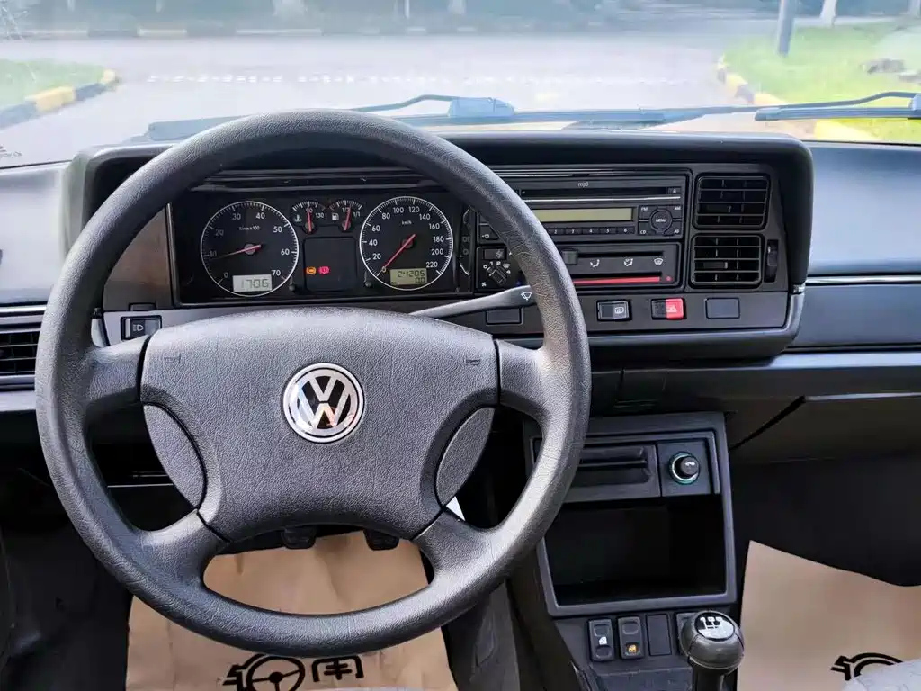VOLKSWAGEN SANTANA CLASSIC 2010