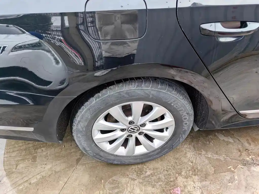 VOLKSWAGEN PASSAT 2015