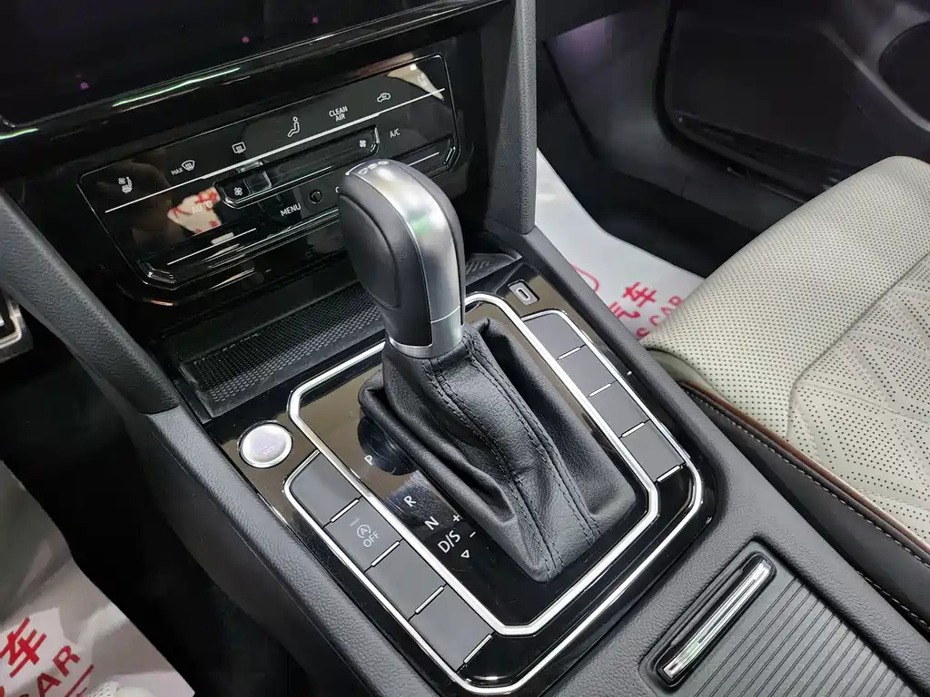 VOLKSWAGEN MAGOTAN 2023