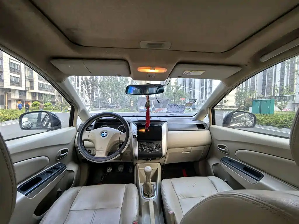 VENUCIA D50 2014