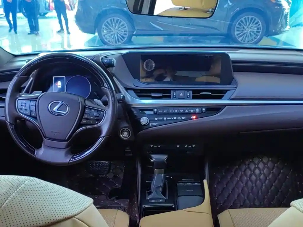 LEXUS ES 2021