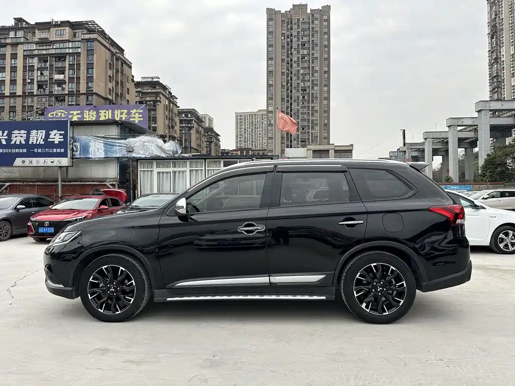 MITSUBISHI OUTLANDER 2020