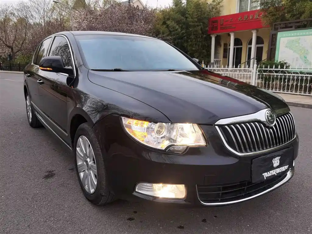 SKODA SUPERB 2013