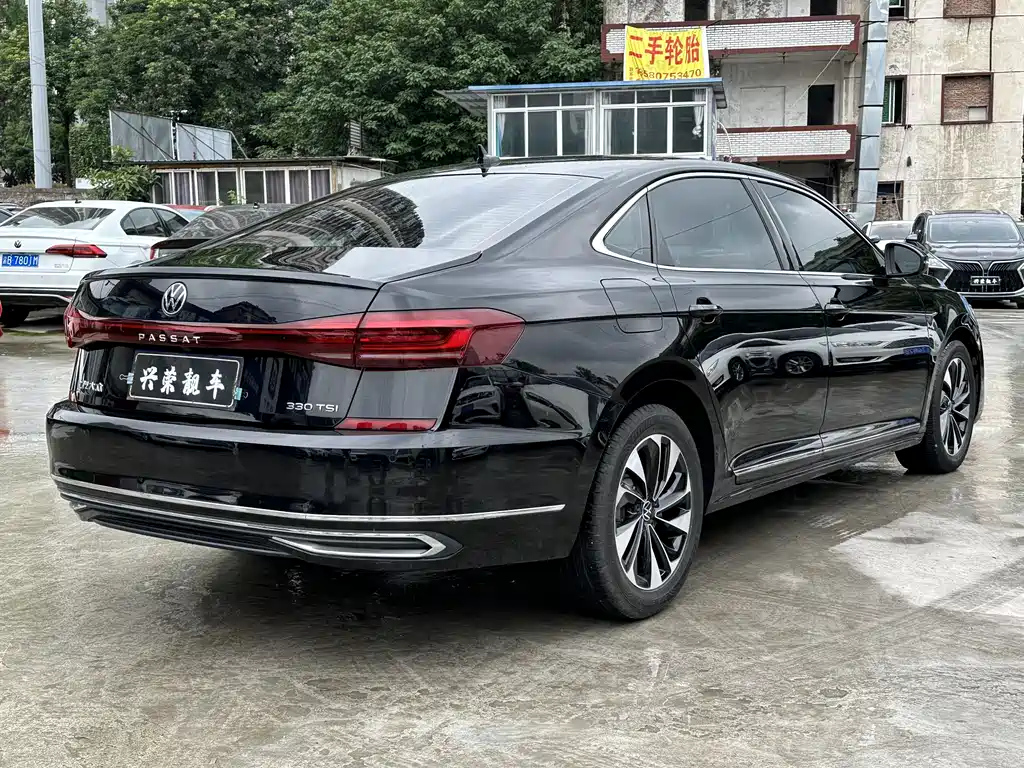 VOLKSWAGEN PASSAT 2023
