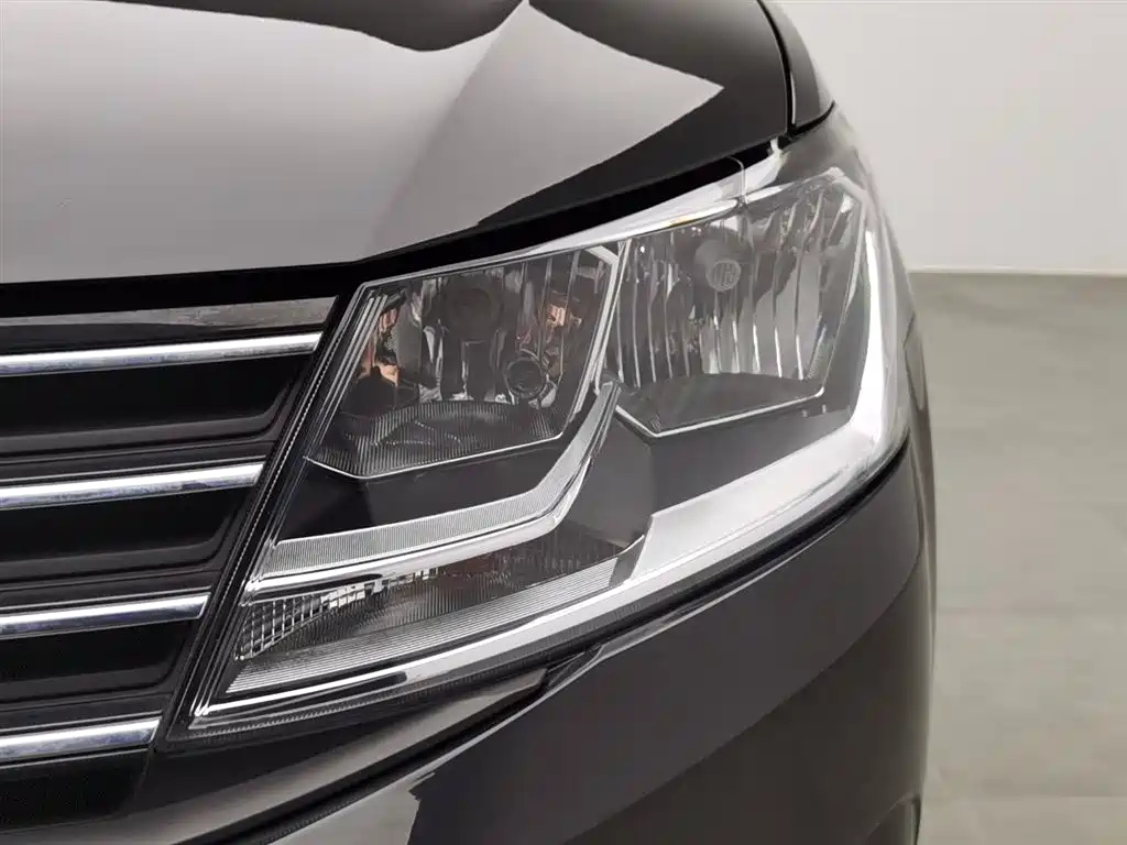 VOLKSWAGEN LAVIDA 2018