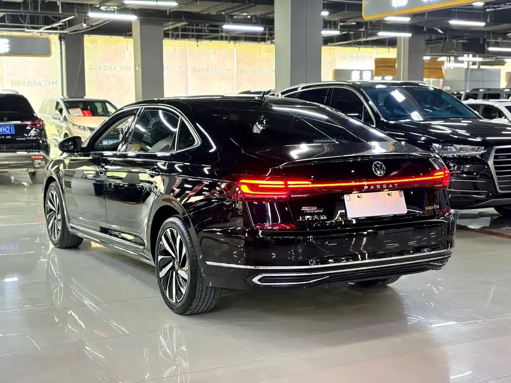 VOLKSWAGEN PASSAT 2023